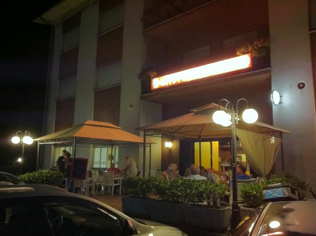 Albergo Cristallo Cittiglio Luaran gambar